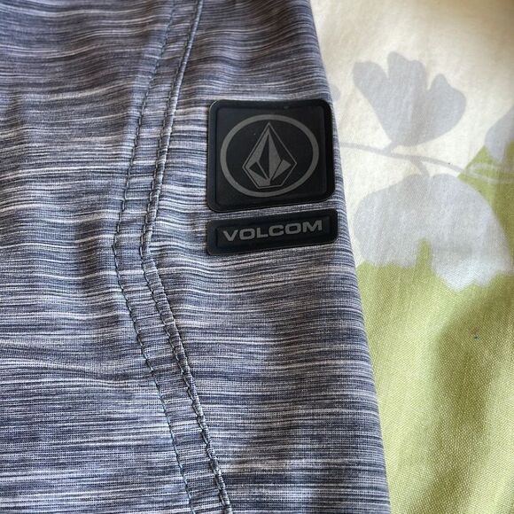 EUC! Volcom Gray Swim Trunks - Size 32 - Picture 2 of 6